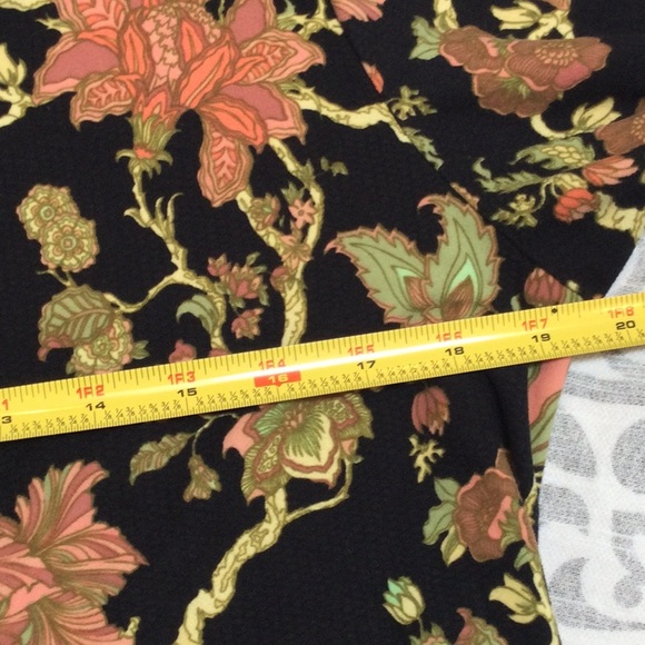 LuLaRoe tee shirt size Large - Picture 6 of 8